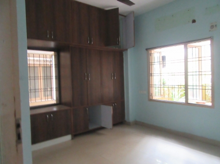 4) Li id 325 - Master Bedroom.JPG